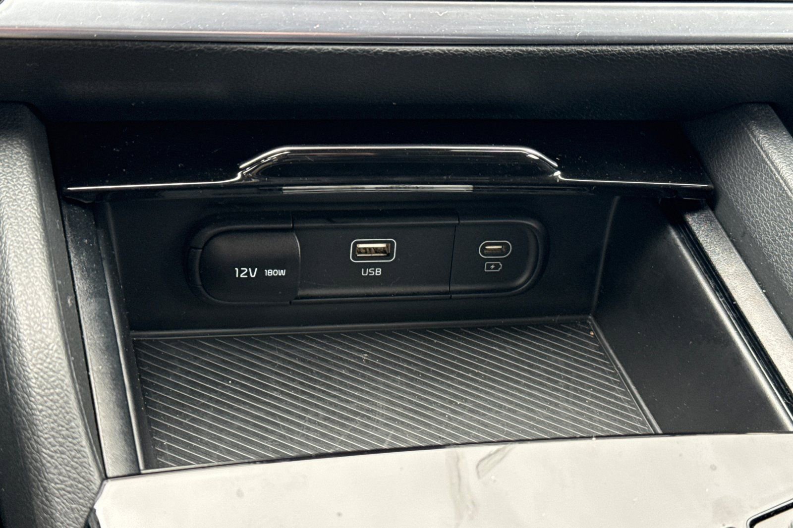 Certified 2025 Kia Sportage LX image 32