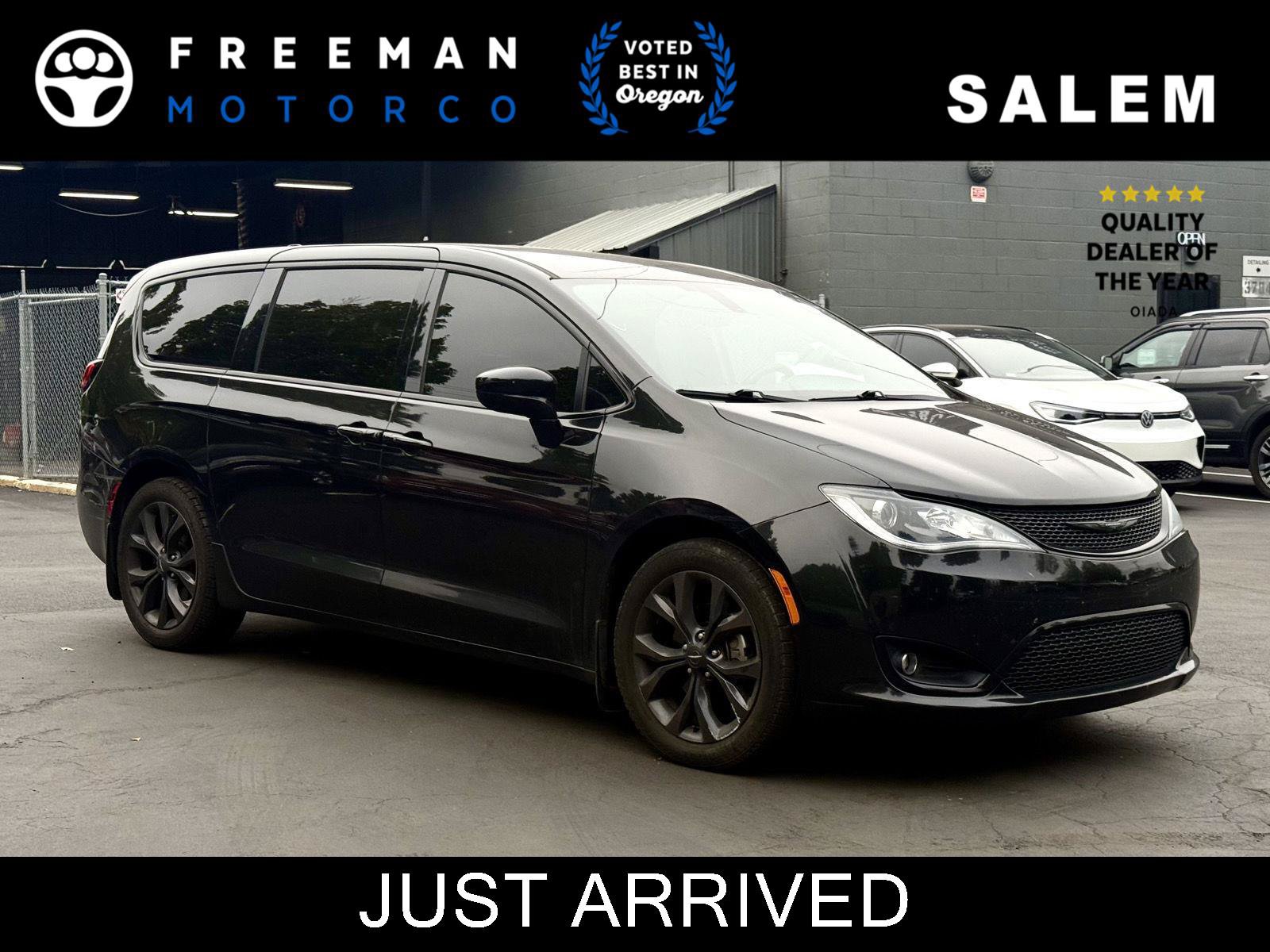 Used 2019 Chrysler Pacifica Touring Plus w/ S Appearance Package FWD image 1