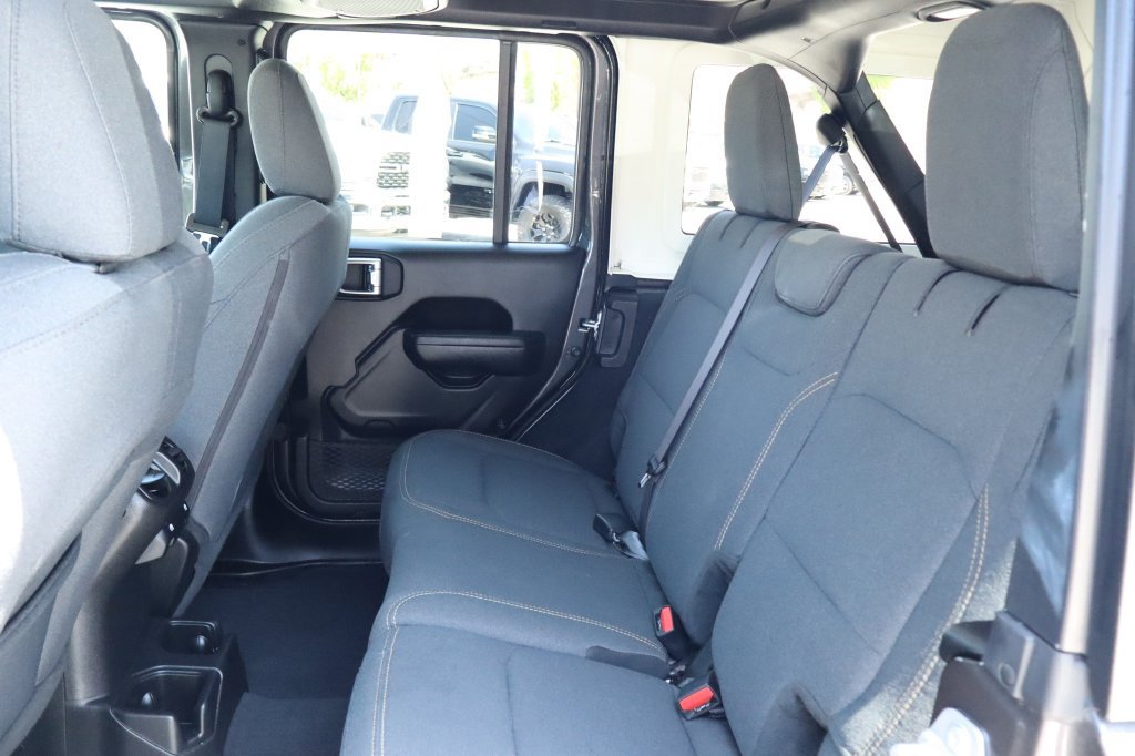 Used 2025 Jeep Wrangler Unlimited Sport AWD/4WD image 32