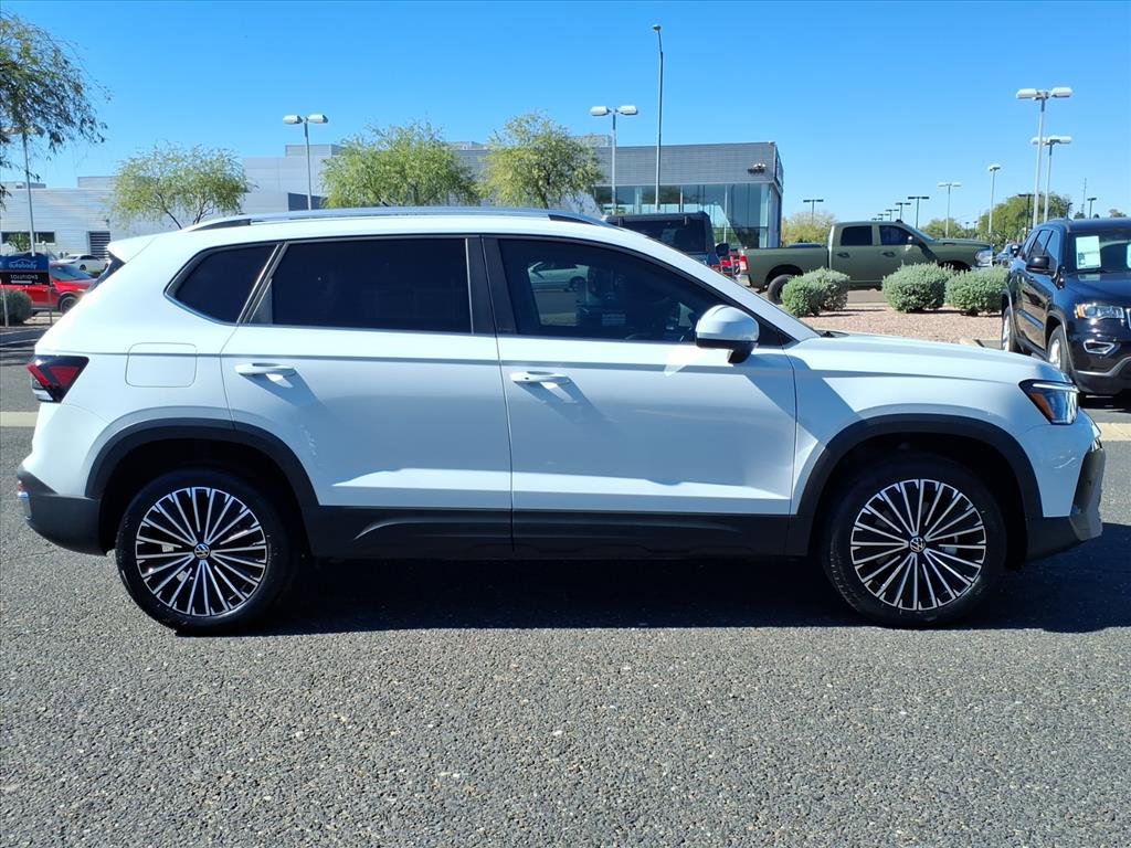 Certified 2025 Volkswagen Taos SE image 8