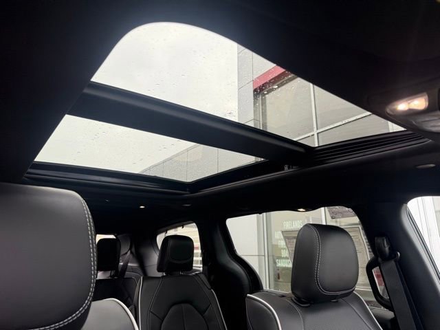 New 2026 Chrysler Pacifica Limited image 25