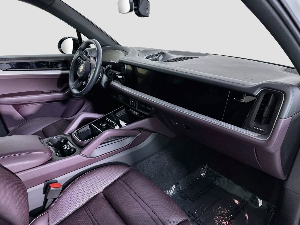 Certified 2025 Porsche Cayenne S AWD/4WD image 31