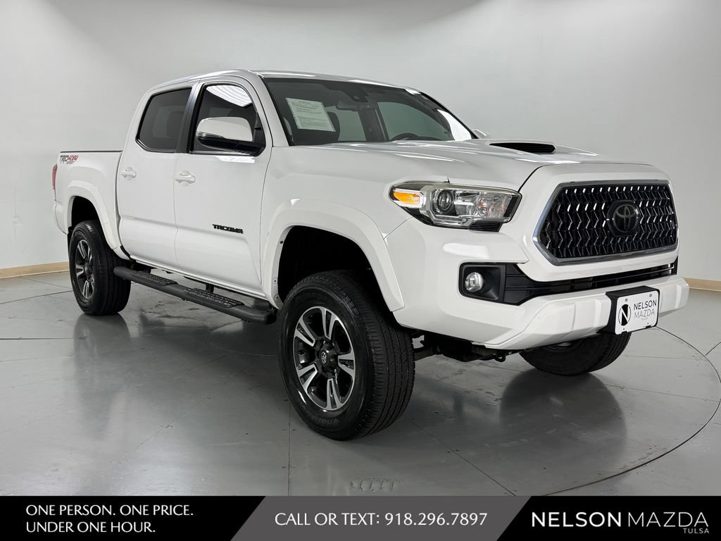 Used 2018 Toyota Tacoma TRD Sport w/ Technology Package AWD/4WD image 4