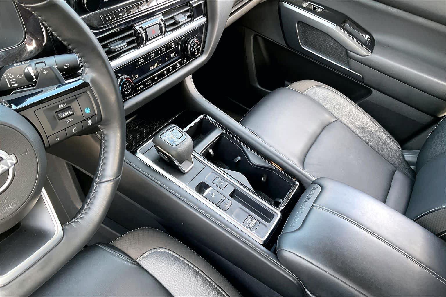 Used 2024 Nissan Pathfinder SL w/ SL Premium Package FWD image 16