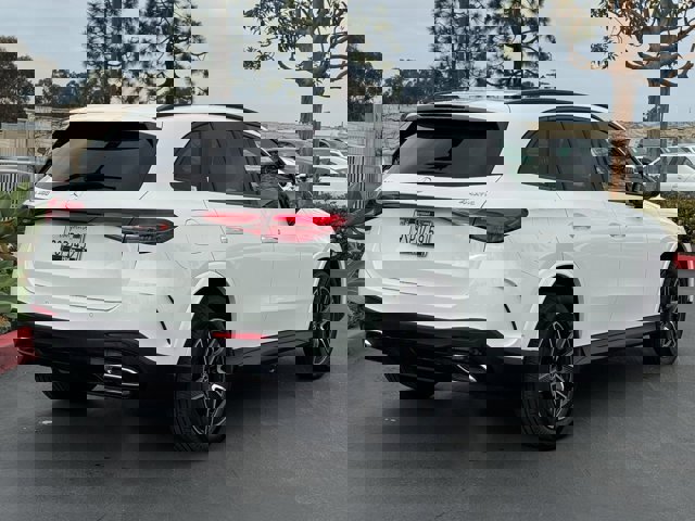 Used 2025 Mercedes-Benz GLC 300 4MATIC image 11