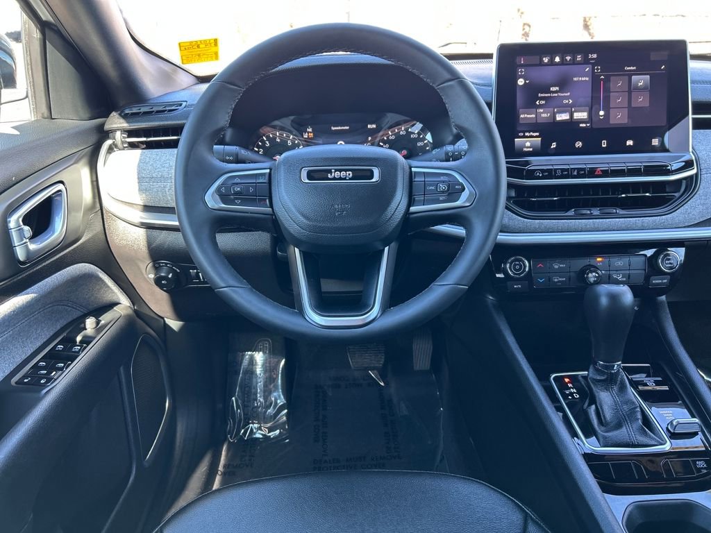 Used 2024 Jeep Compass Latitude image 9