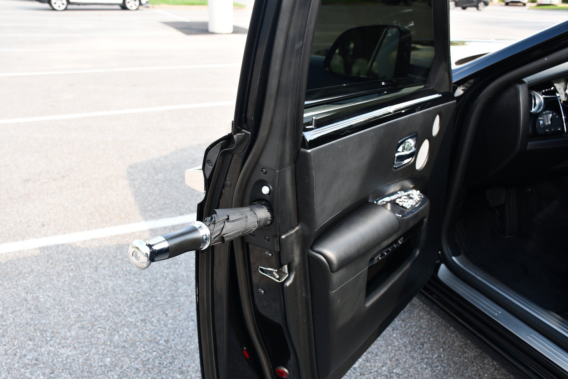 Used 2015 Rolls-Royce Ghost RWD image 14