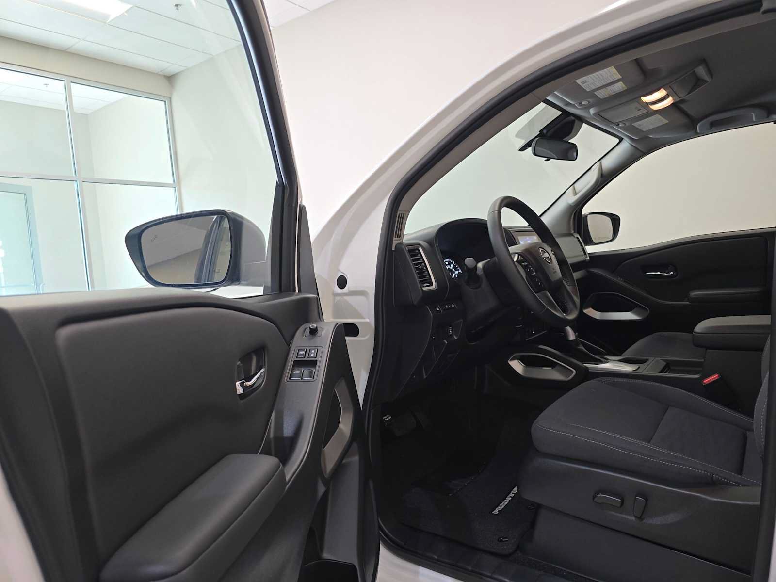 Used 2024 Nissan Frontier SV w/ SV Convenience Package RWD image 21