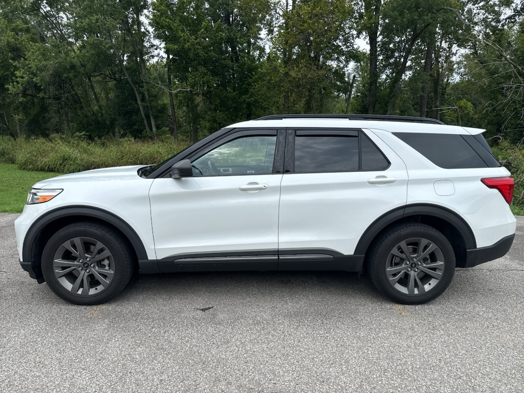 Used 2021 Ford Explorer XLT w/ Equipment Group 202A AWD/4WD image 2