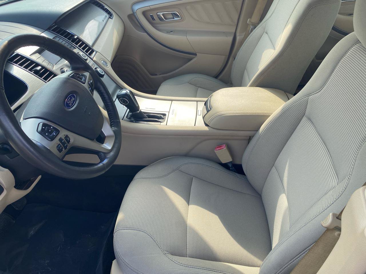 Used 2016 Ford Taurus SEL FWD image 14