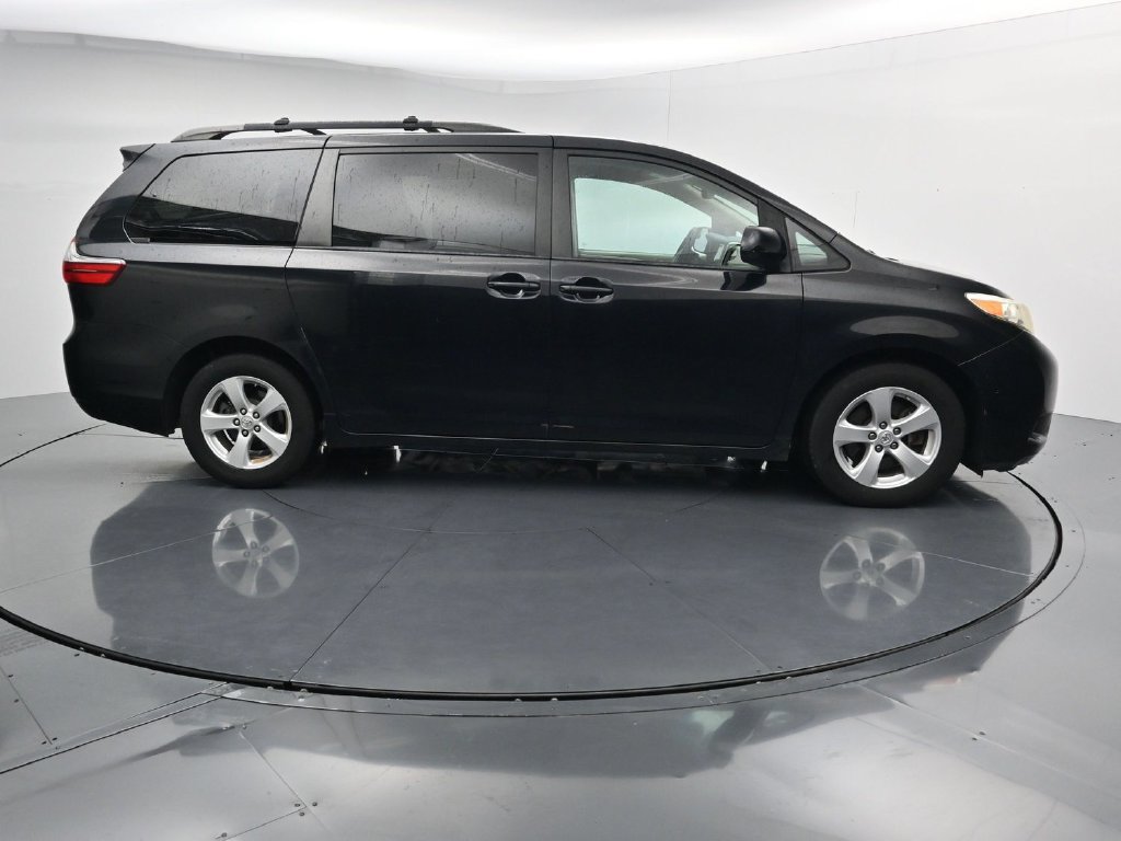 Used 2017 Toyota Sienna LE FWD image 9