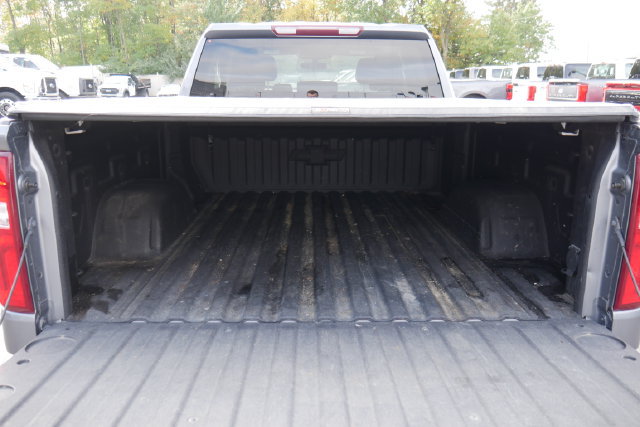 Used 2020 Chevrolet Silverado 1500 Custom w/ Custom Value Package AWD/4WD image 9