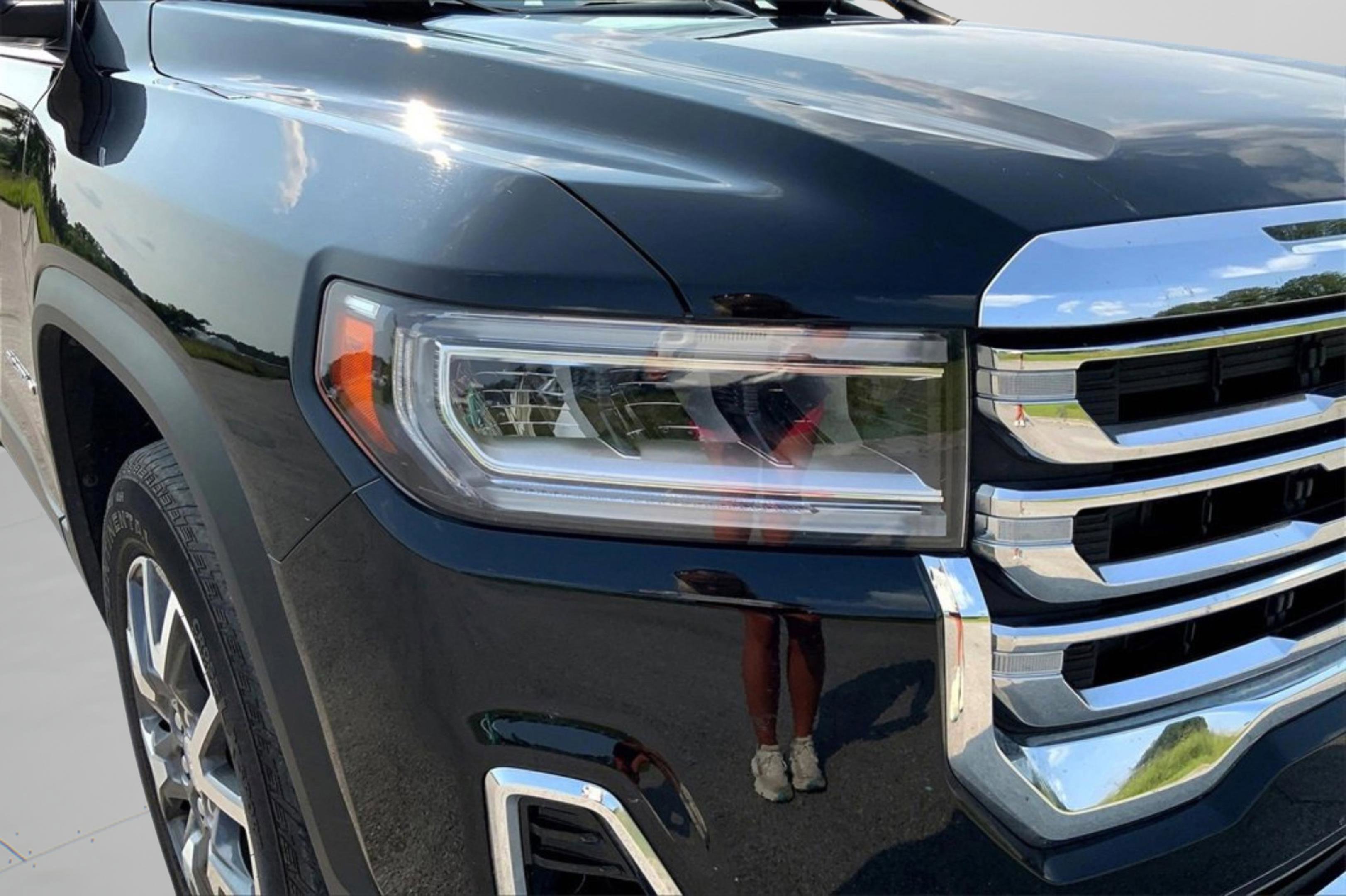 Used 2023 GMC Acadia SLE image 35