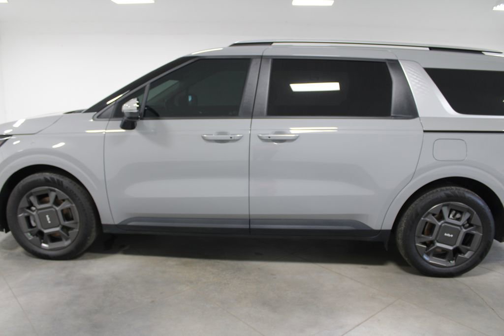 Used 2025 Kia Carnival EX image 6