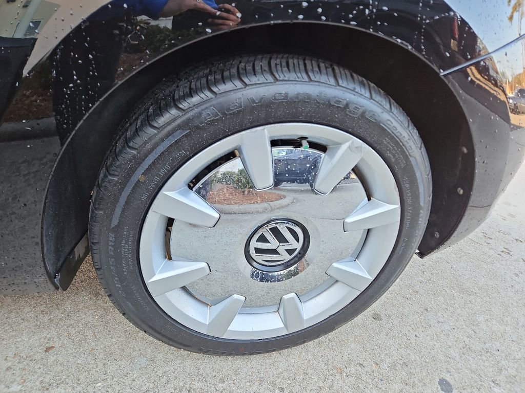 Used 2012 Volkswagen Beetle 2.5 image 27