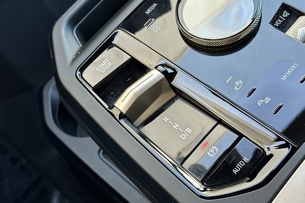 Used 2023 BMW iX xDrive50 image 24