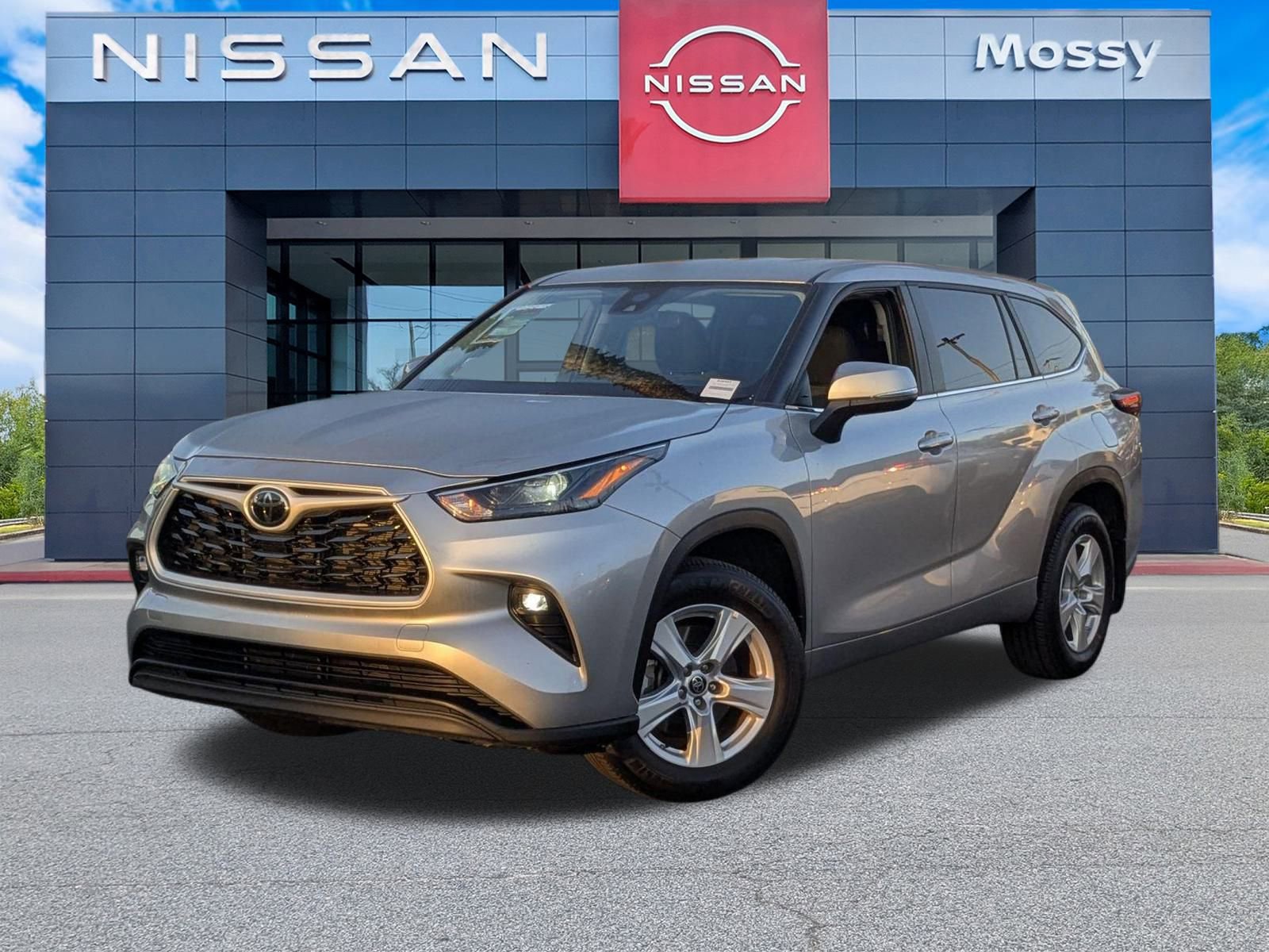 Used 2024 Toyota Highlander LE