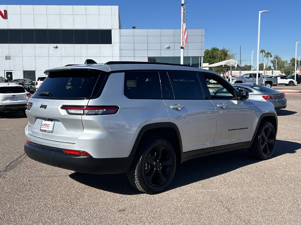 Used 2022 Jeep Grand Cherokee L Laredo RWD image 9