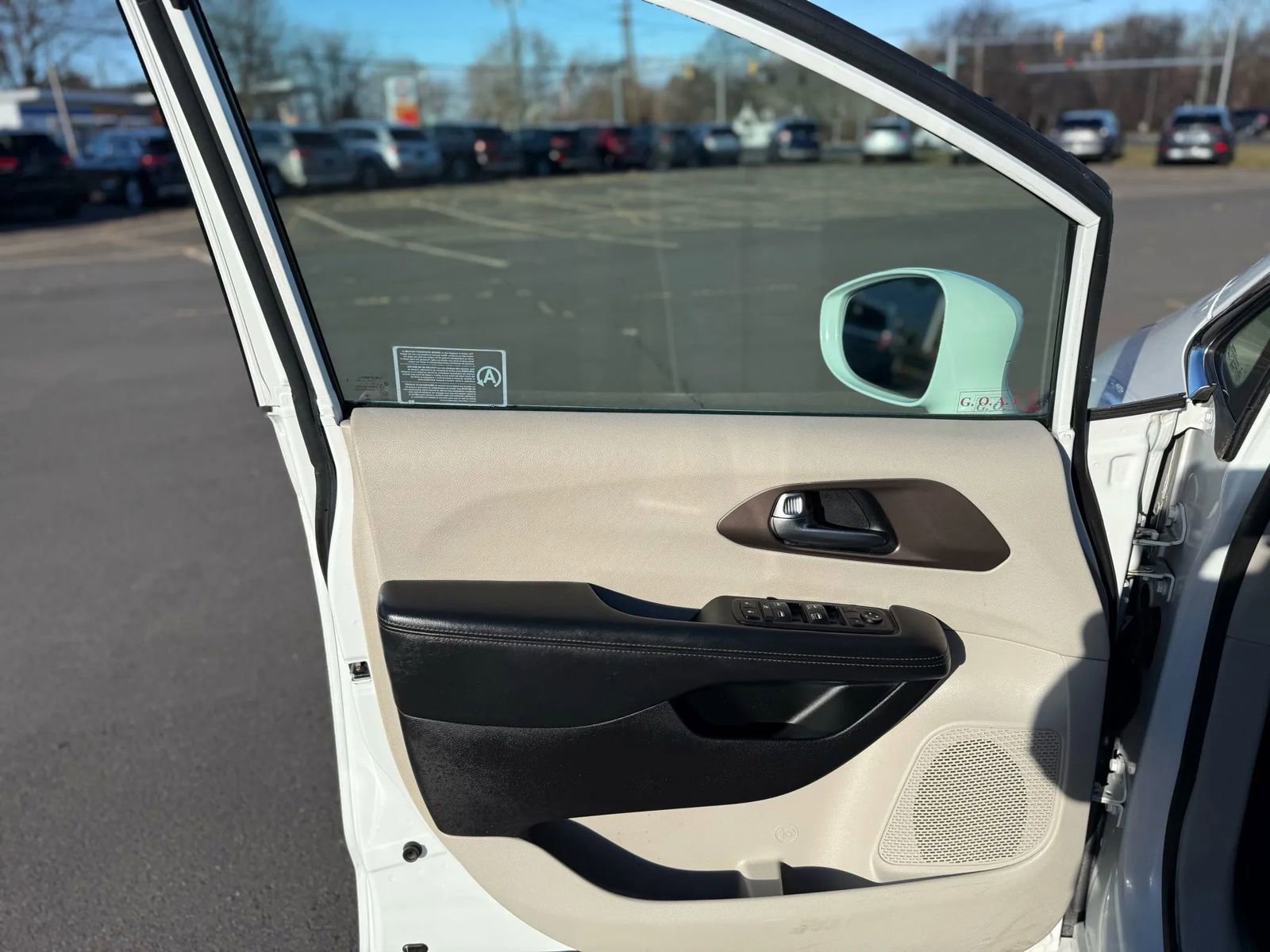 Used 2019 Chrysler Pacifica Touring Plus w/ Advanced Safetytec Group image 10