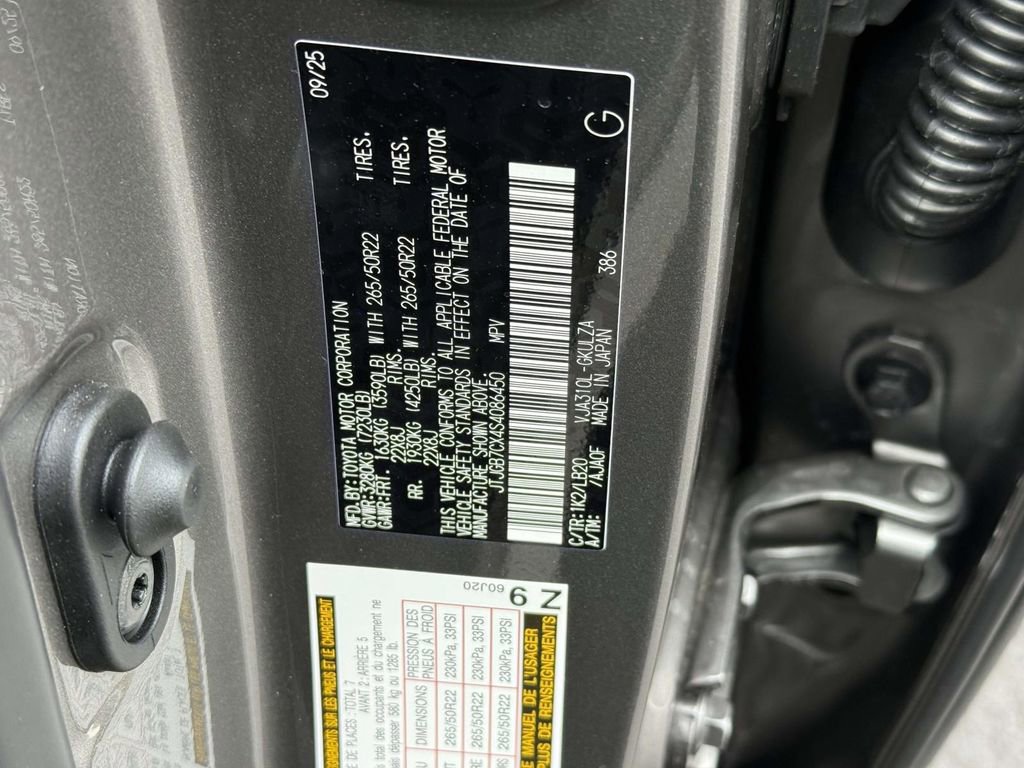 Used 2025 Lexus LX 600 4WD w/ Luxury Package image 30