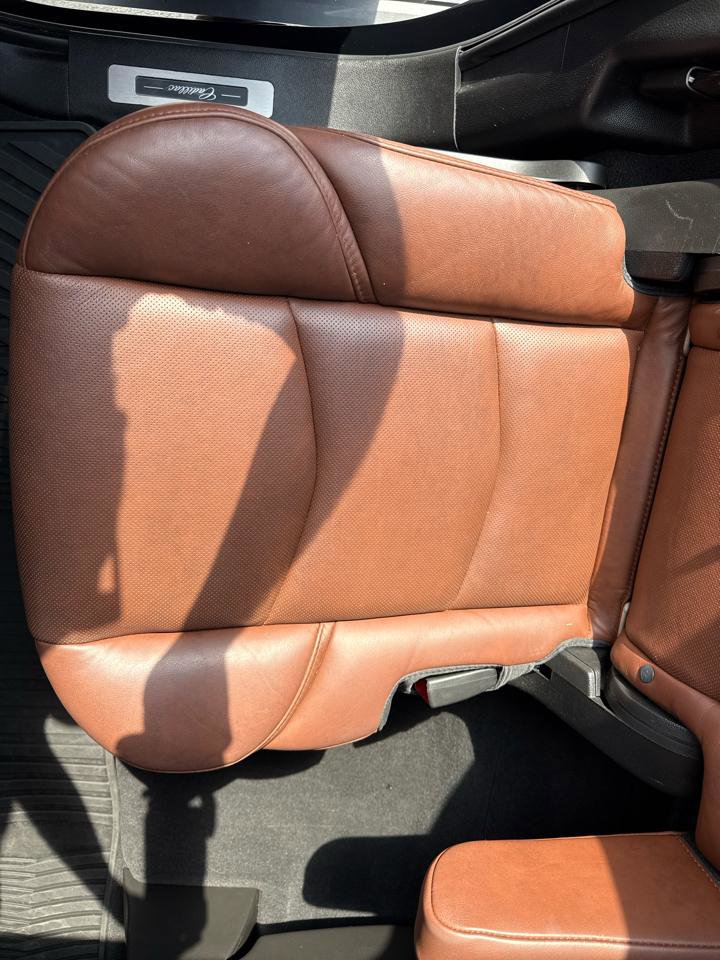 Used 2018 Cadillac Escalade Premium Luxury AWD/4WD image 17