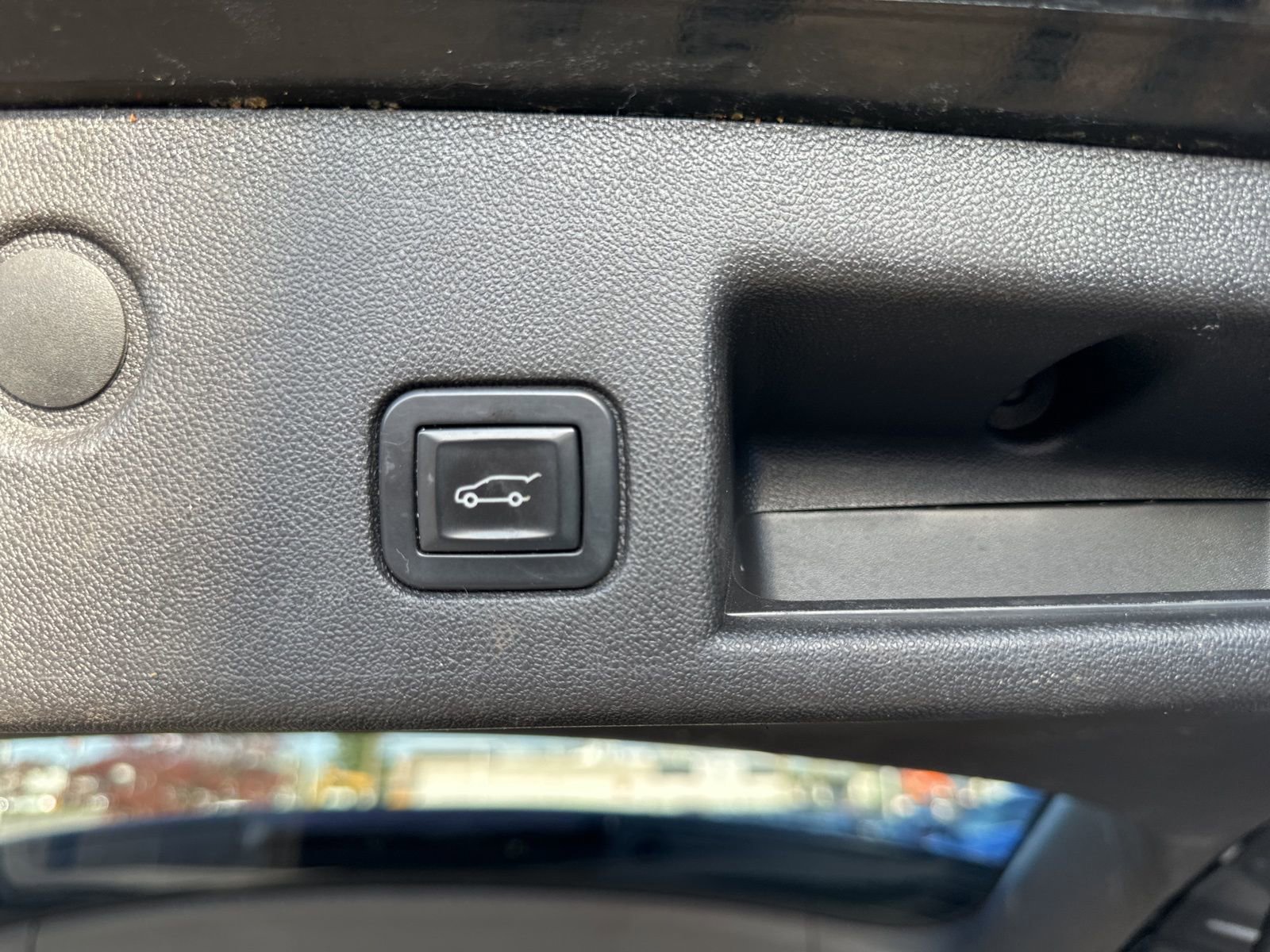 Used 2018 Chevrolet Equinox Premier w/ Infotainment II Package AWD/4WD image 13