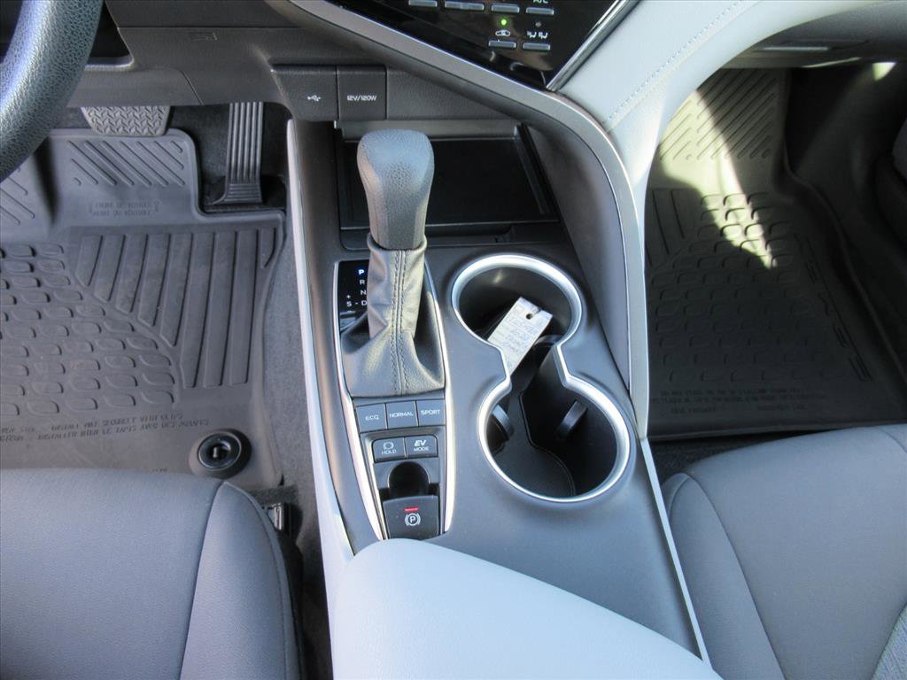 Used 2022 Toyota Camry LE image 20