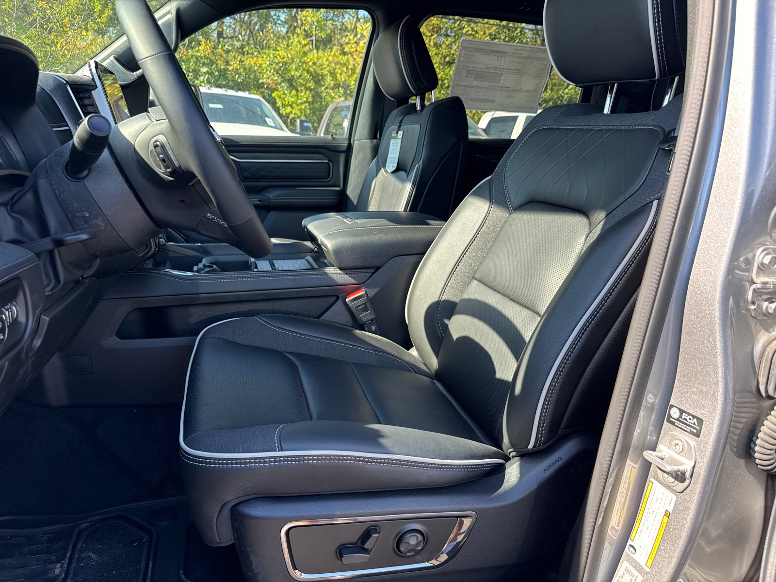 New 2025 RAM 1500 Limited AWD/4WD image 10