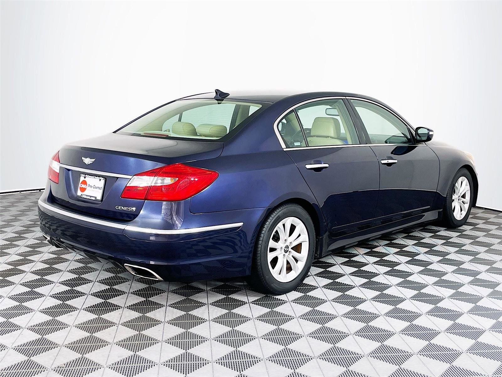 Used 2012 Hyundai Genesis 3.8 image 9