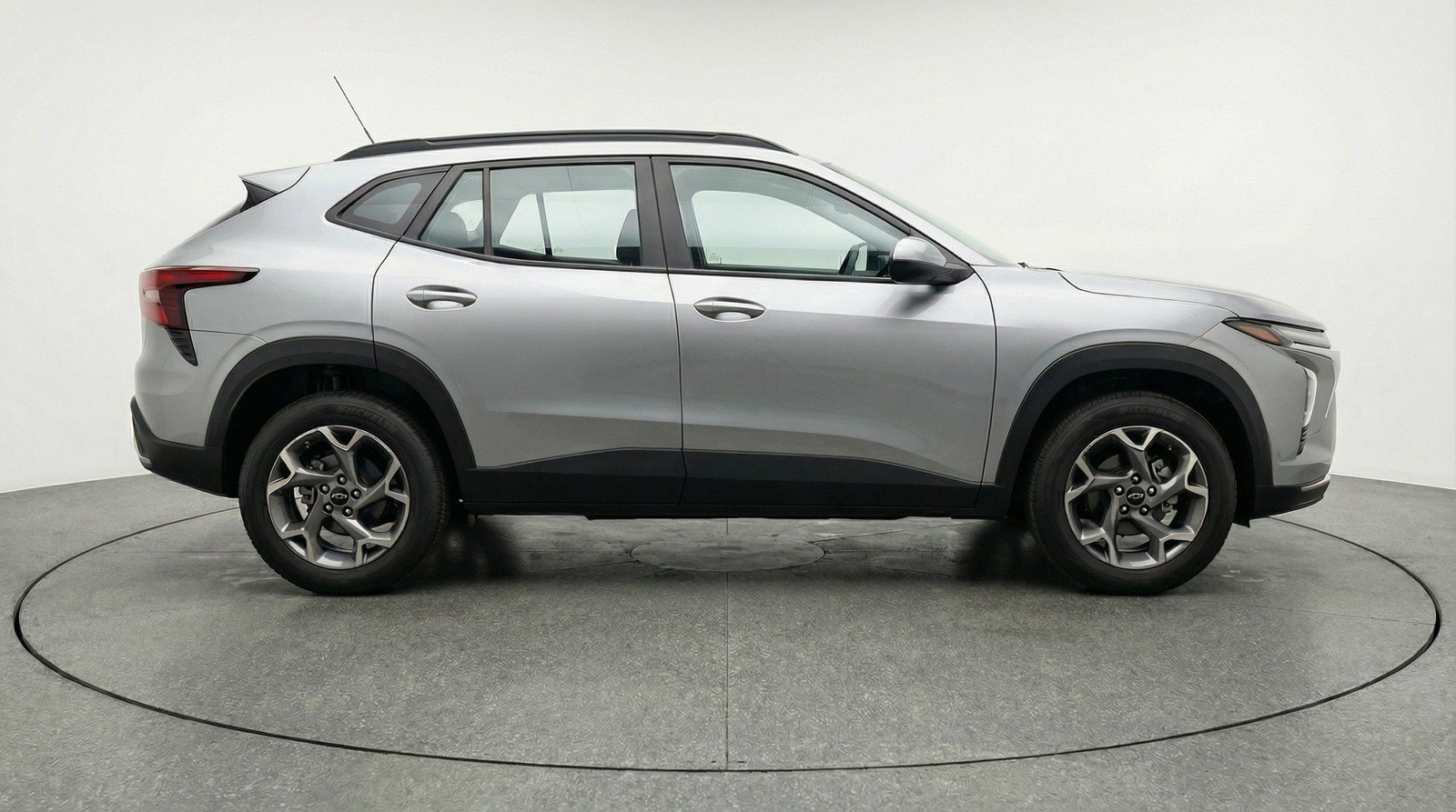 Used 2025 Chevrolet Trax LT w/ LT Convenience Package FWD image 11