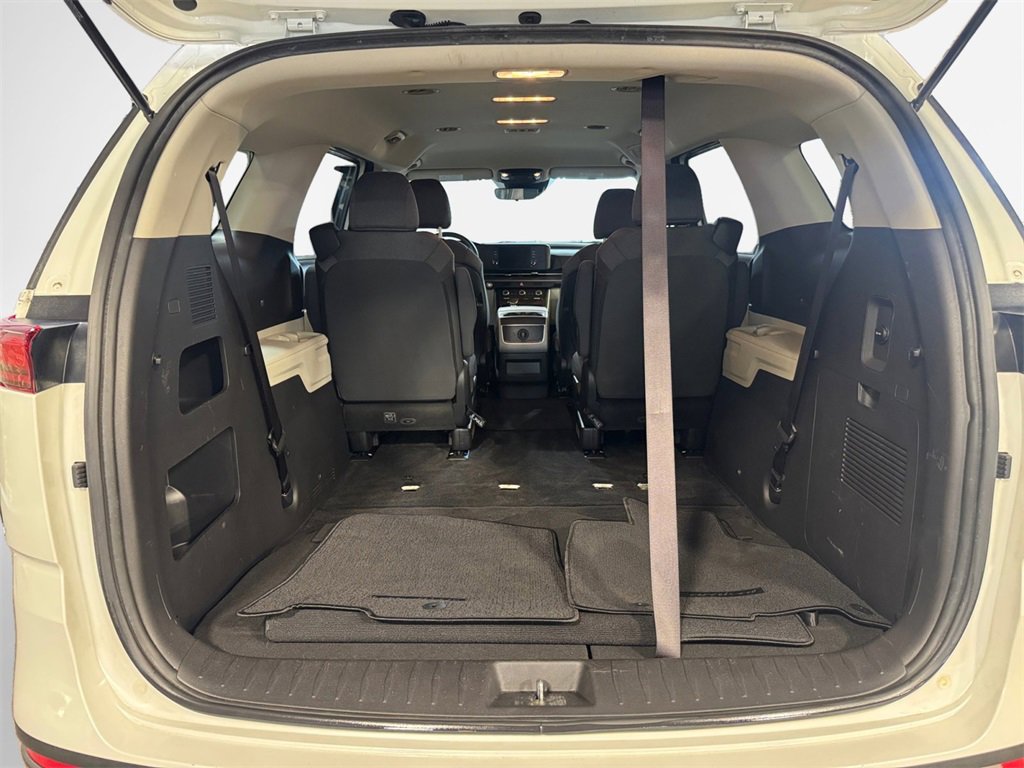 Used 2023 Kia Carnival LX image 25