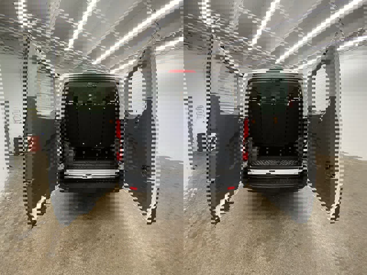 Used 2023 Ford Transit 350 XLT image 28