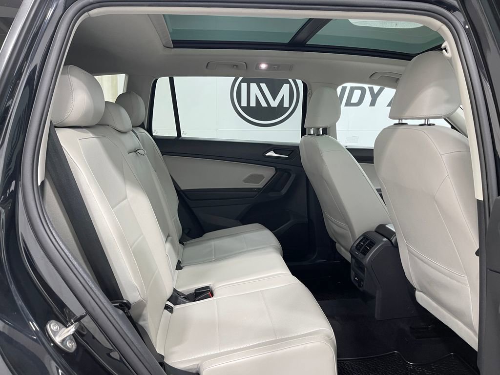 Used 2021 Volkswagen Tiguan SE w/ Panoramic Sunroof Package image 29