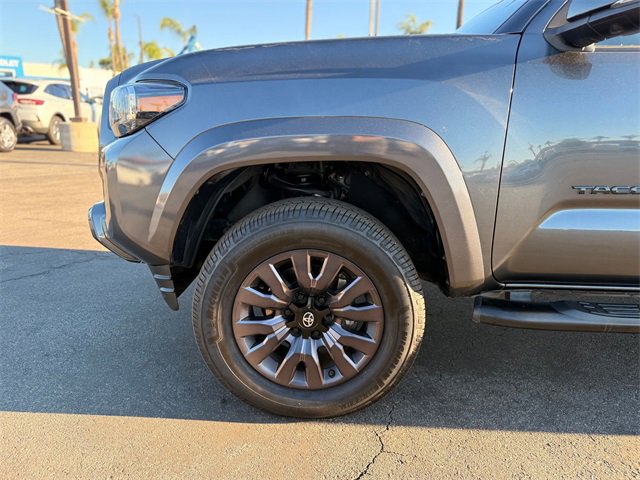Used 2021 Toyota Tacoma Limited image 24