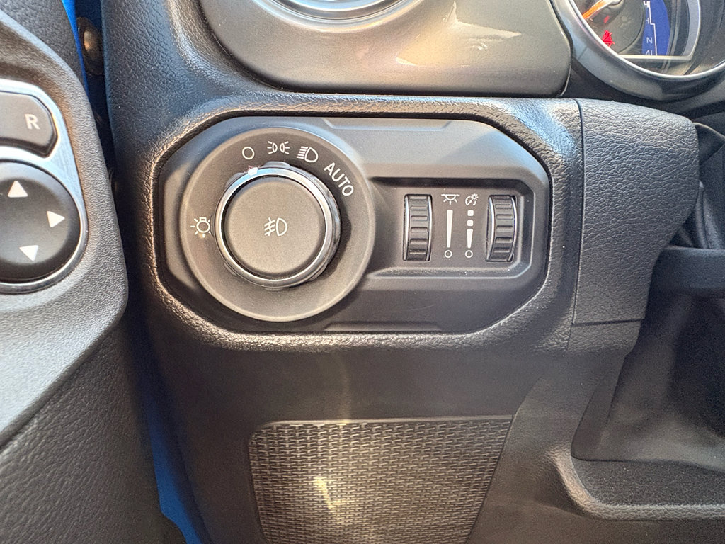 Used 2022 Jeep Wrangler Unlimited Sahara w/ LED Lighting Group image 15