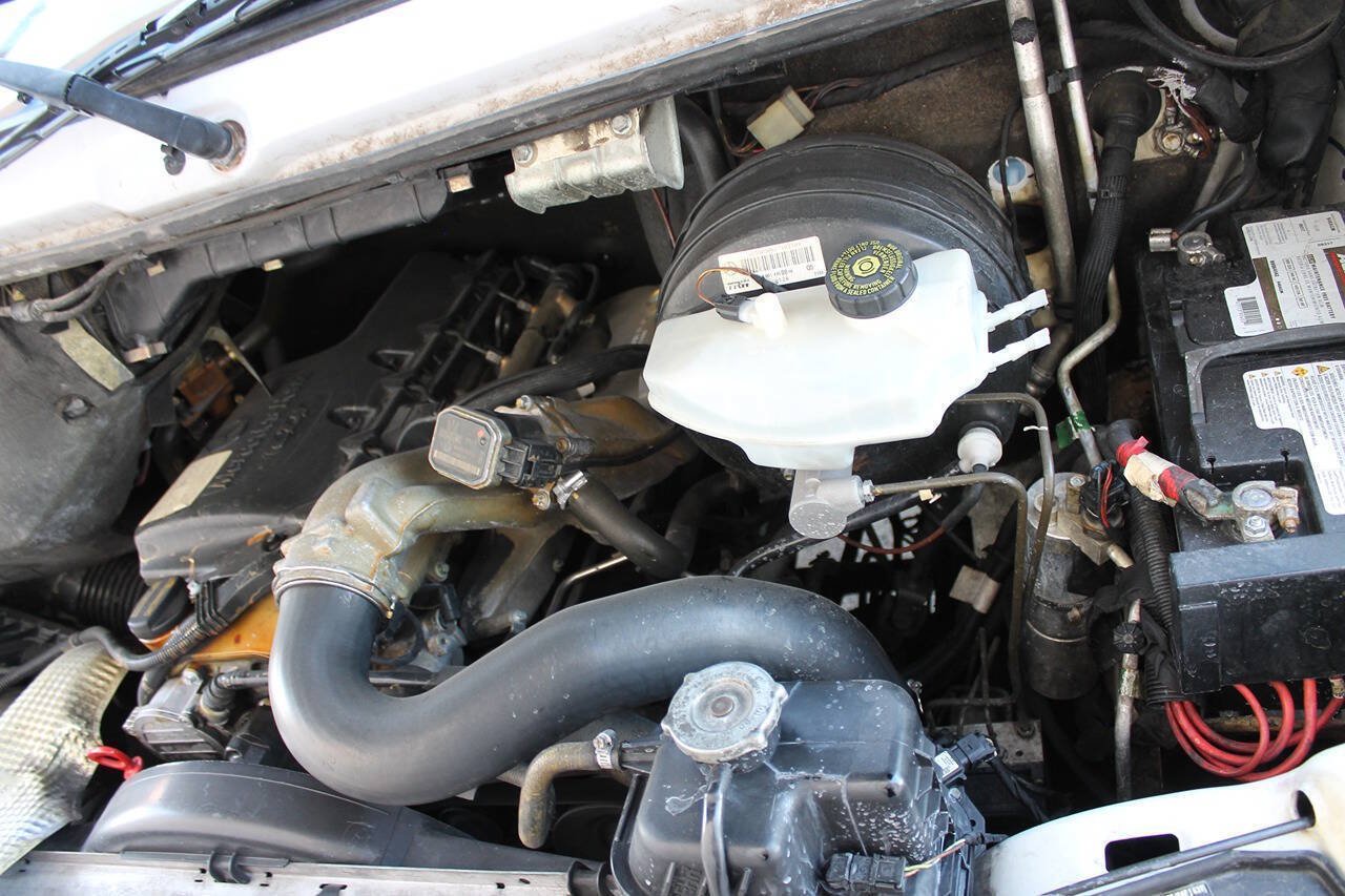 Used 2005 Dodge Sprinter 2500 w/ PWR Convenience Group RWD image 16