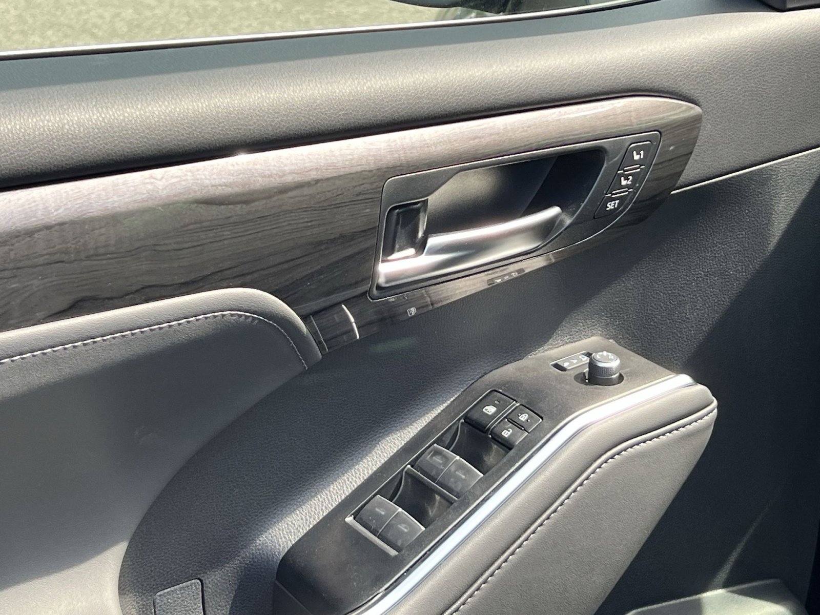 New 2026 Toyota Highlander Platinum image 10