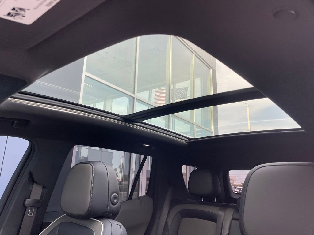 Used 2025 Chevrolet Equinox LT w/ Convenience Package II FWD image 12