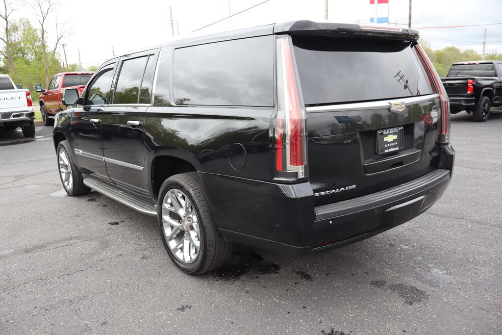 Used 2016 Cadillac Escalade ESV Luxury RWD image 3