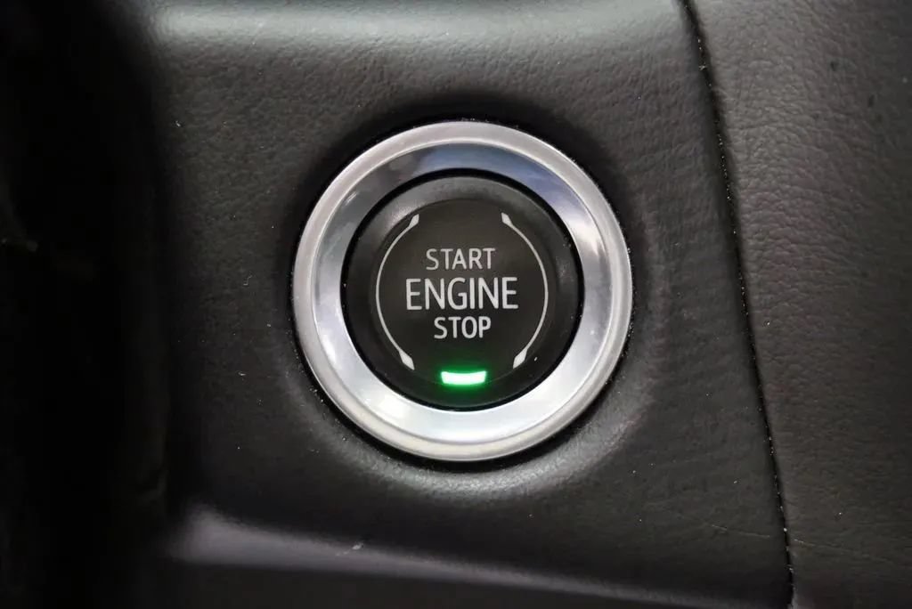 Used 2023 GMC Yukon XL SLT w/ SLT Luxury Package AWD/4WD image 24