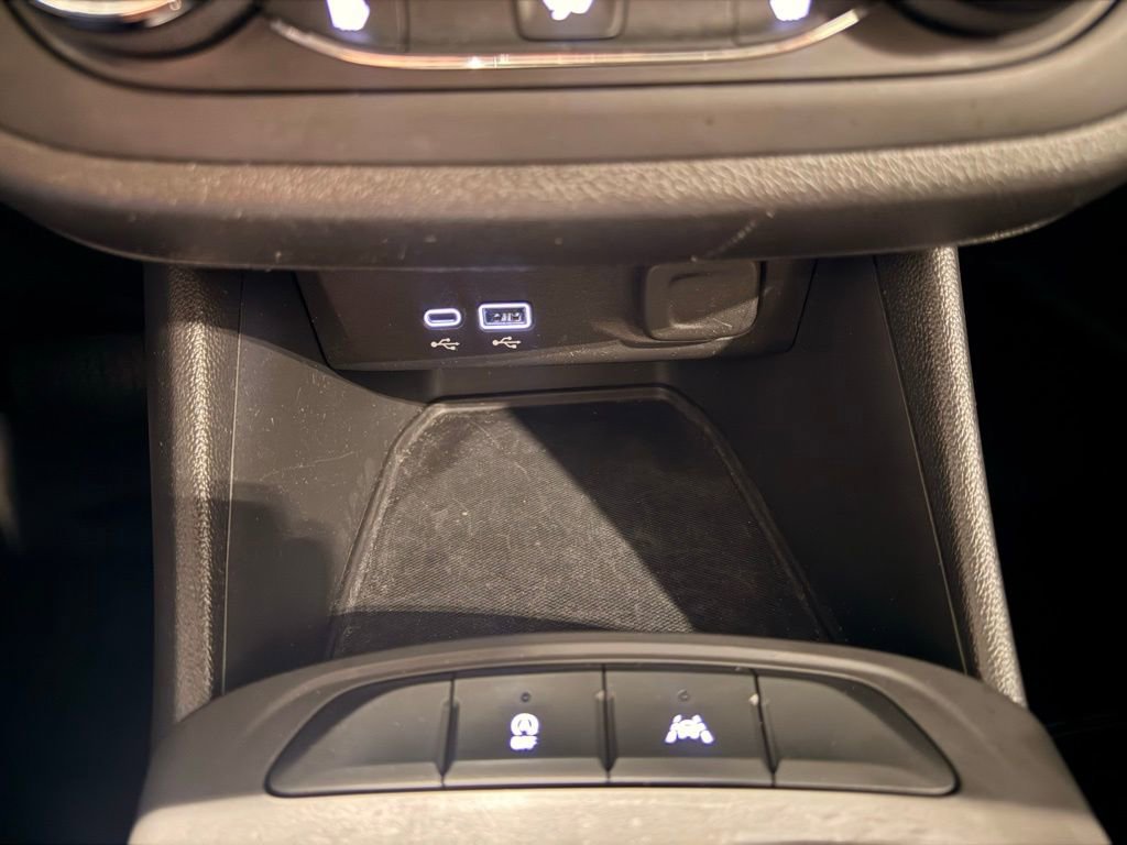 Used 2024 Buick Envista Preferred w/ Convenience I Package FWD image 23