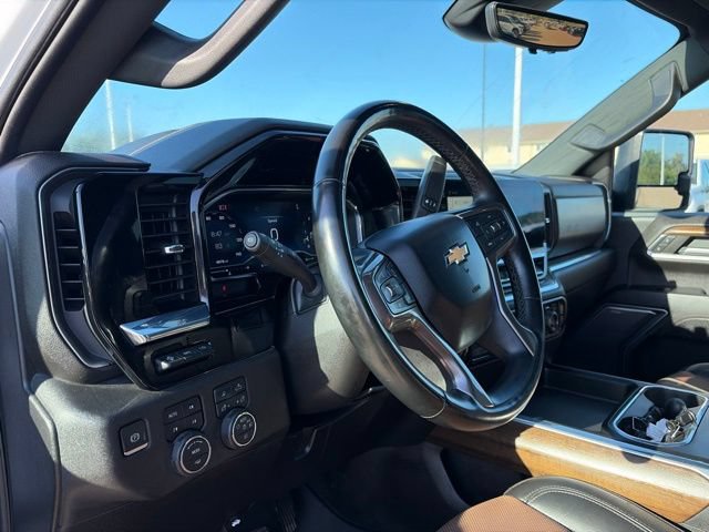 Used 2024 Chevrolet Silverado 2500 High Country w/ High Country Premium Package AWD/4WD image 17
