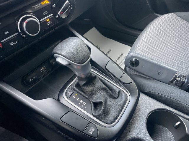 Used 2025 Kia Soul LX w/ LX Technology Package FWD image 15