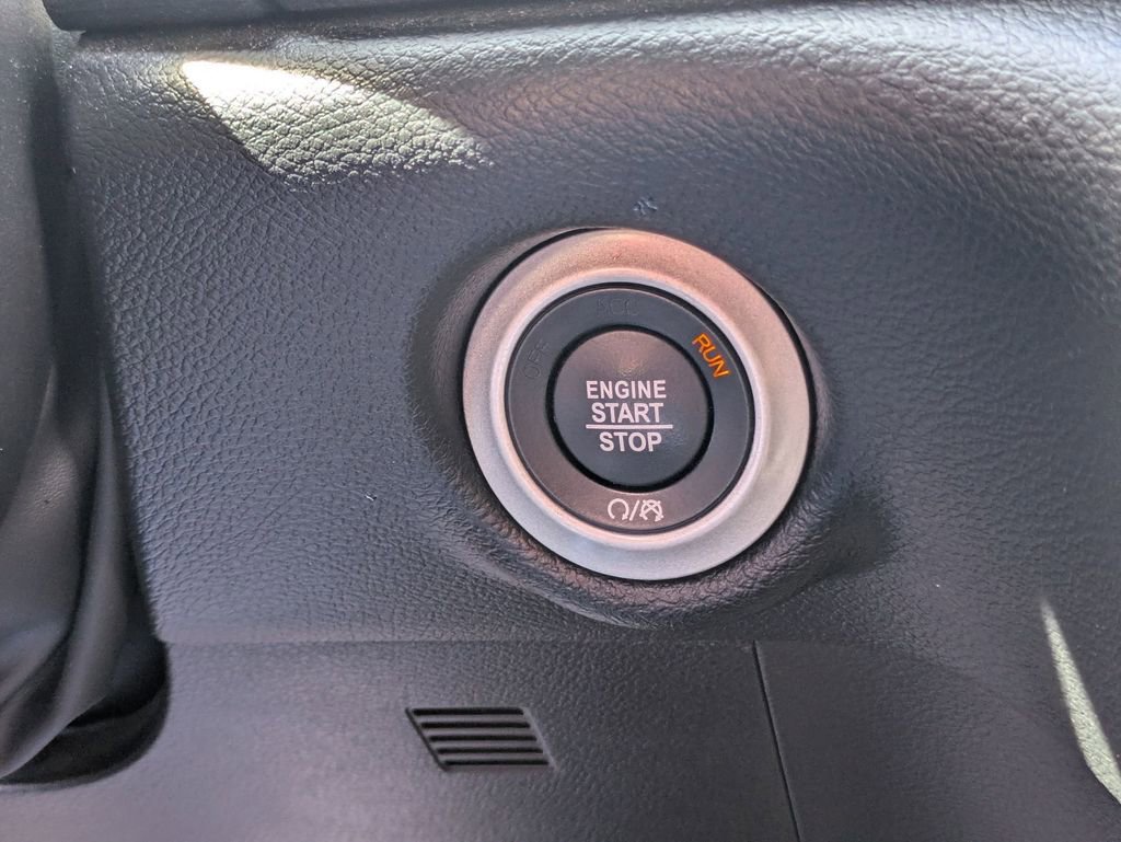 Used 2025 Chrysler Pacifica Select FWD image 24