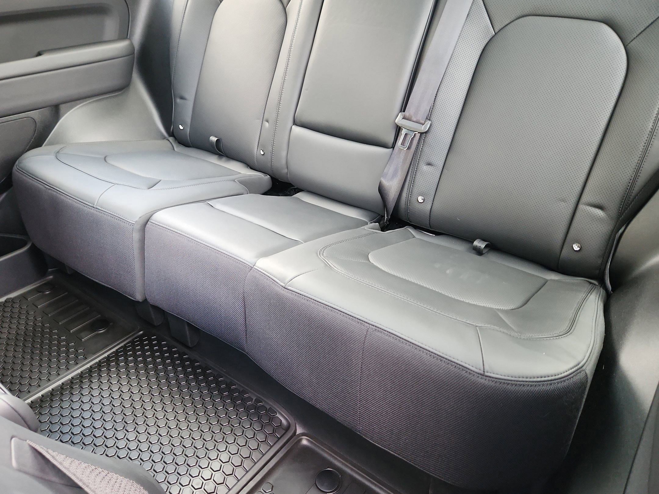 Certified 2025 Land Rover Defender 90 V8 image 21