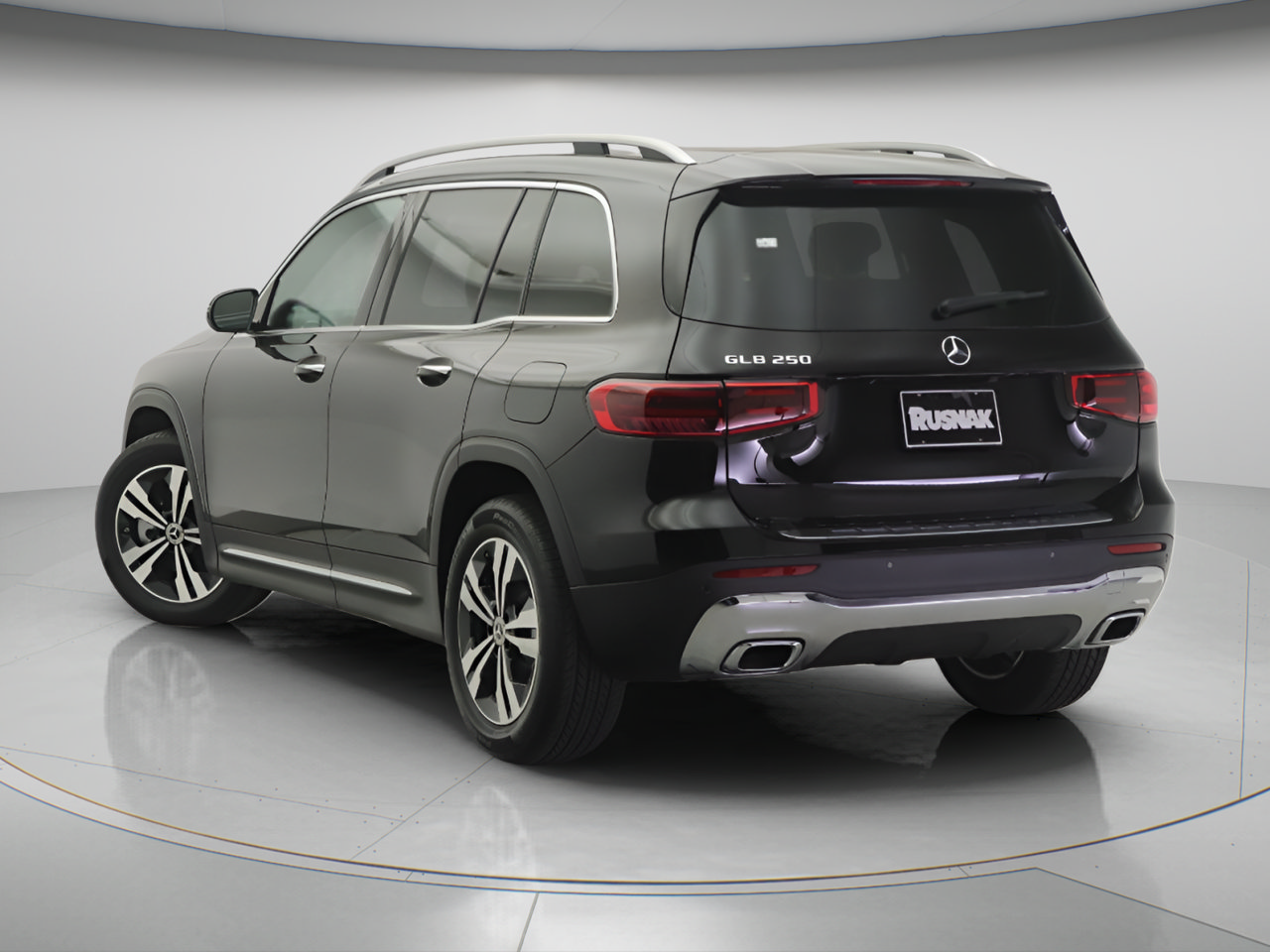 New 2026 Mercedes-Benz GLB 250 image 2