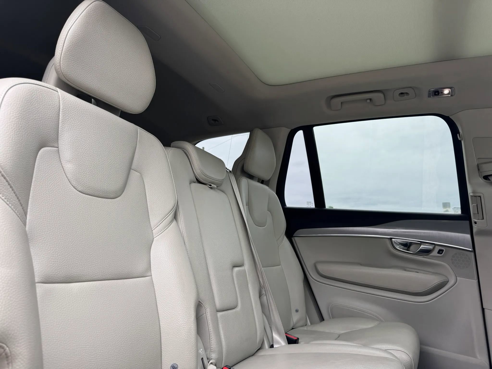 Used 2021 Volvo XC90 T5 Momentum w/ Climate Package FWD image 29