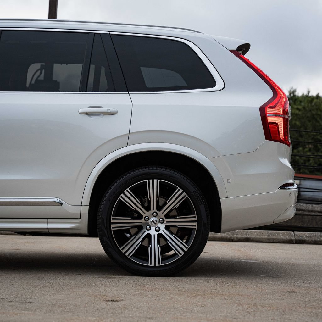 Certified 2025 Volvo XC90 T8 Ultra w/ Protection Package Premier AWD/4WD image 4