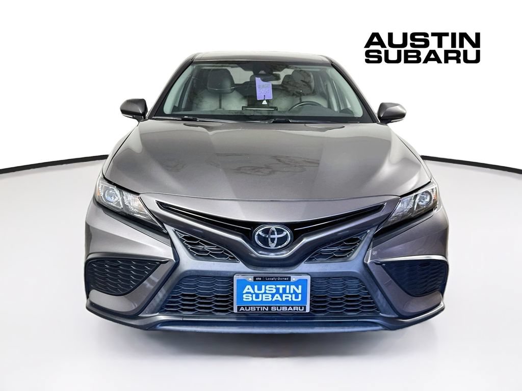 Used 2022 Toyota Camry SE FWD image 2
