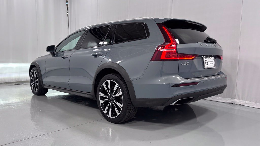 Used 2022 Volvo V60 T5 Cross Country w/ Climate Package AWD/4WD image 8